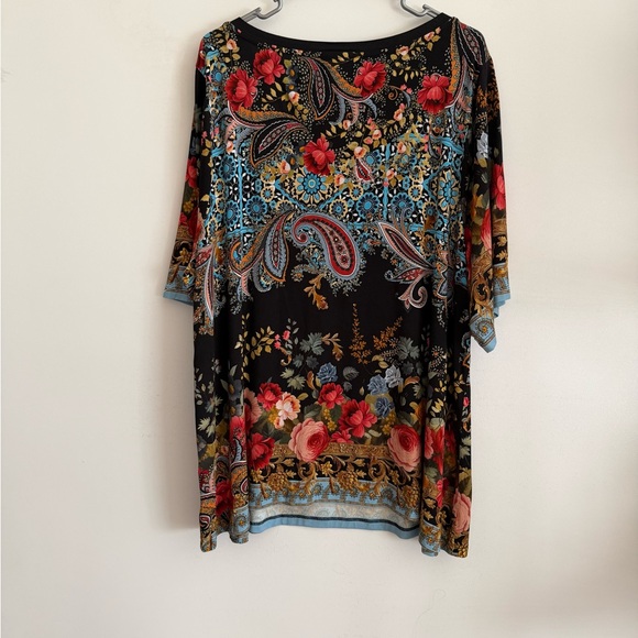 JOHNNY WAS The Janie Favorite Boat Neck Tee • 3X • black, multicolor print - Picture 5 of 8